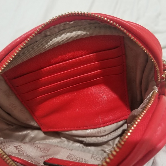 Michael Kors Small Purse - Picture 6 of 8